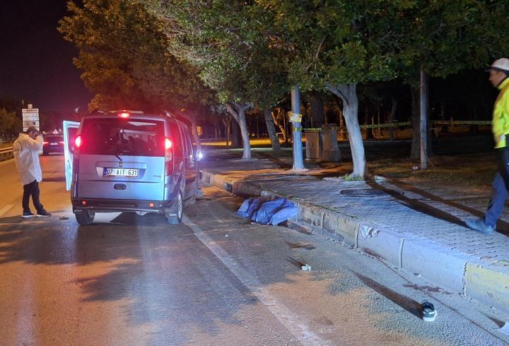 Kaldırıma çarpan araçtan fırlayan Buse öldü, sürücü yaralandı