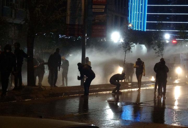 İzmir'de izinsiz eyleme 123 gözaltı