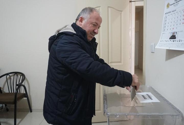 Siirt’te CHP'liler ön seçimde oy kullanıyor
