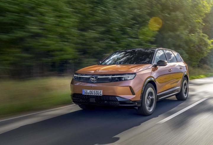 Opel, SUV modellerini "yenilenebilir" üretecek