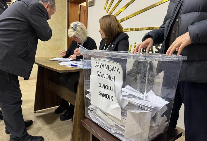 Ordu’da CHP'liler ön seçim için oy kullanıyor