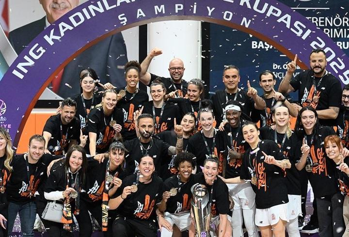 Kadınlar Türkiye Kupası'nın sahibi ÇBK Mersin