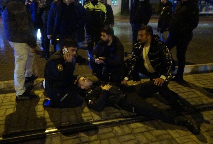 Eylemde göğsüne parke taşı isabet eden polis yaralandı