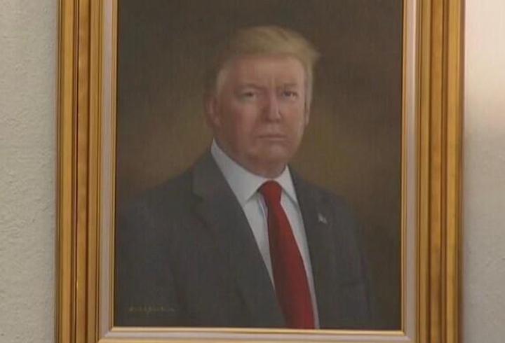 Trump, beğenmediği portresinin kaldırılmasını istedi
