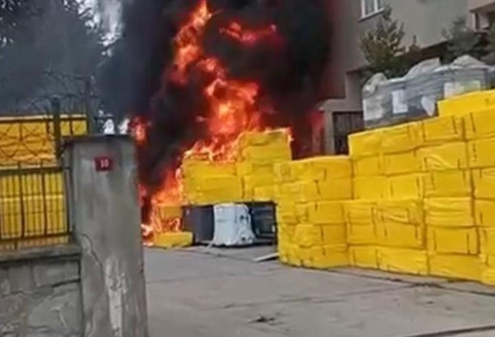 SON DAKİKA | Pendik'te depoda yangını