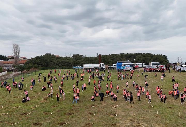 Tekirdağ'da öğrenciler 300 fidan dikti