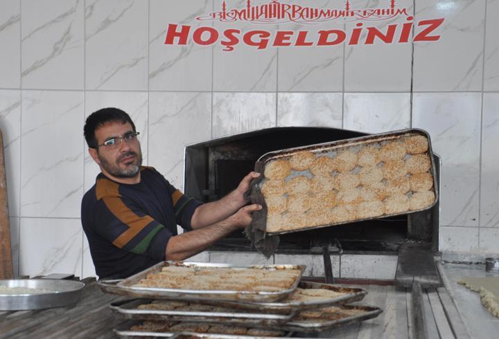 Gaziantep’te asırlık ‘kömbe’ geleneği sürüyor