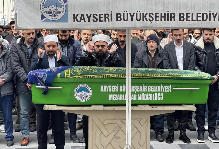 Annesini öldüren 17 yaşındaki kız tutuklandı