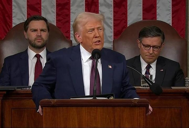O üniversite Trump'a boyun eğdi! ''Fonlar kesilmesin''