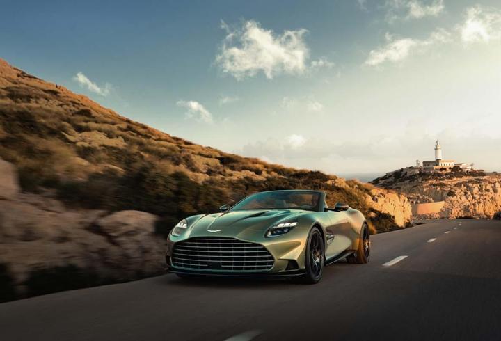 Aston Martin'den üstü açık "güç"