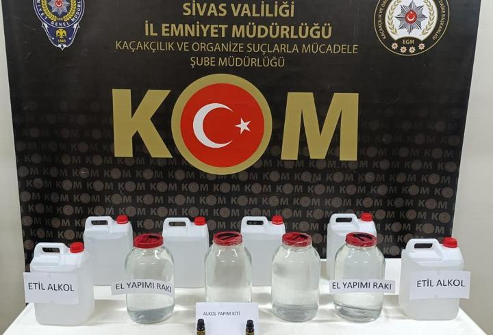 Sivas'ta 50 litre kaçak alkol ele geçirildi