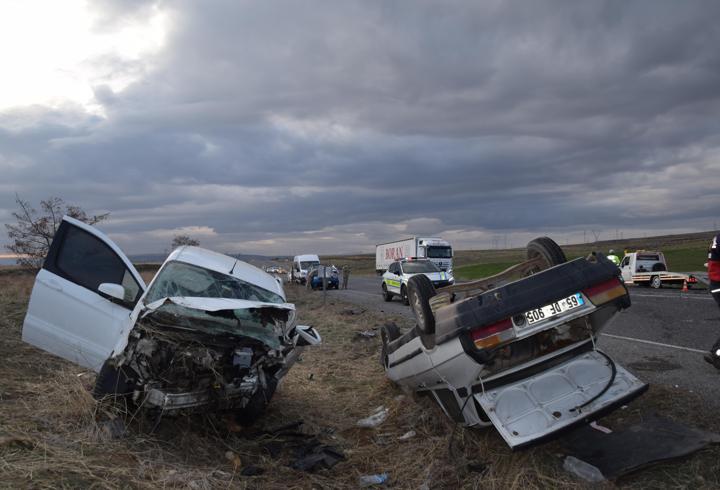 Van'da 3 araç kazaya karıştı; 6 yaralı