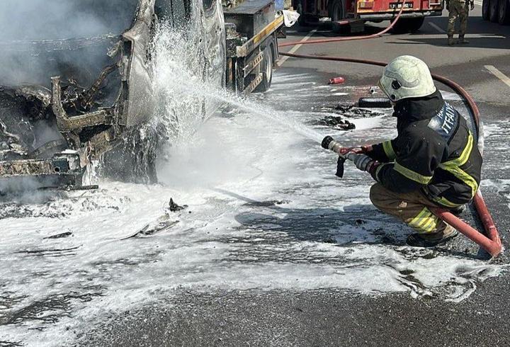 Hatay’da seyir halindeki vinç yandı