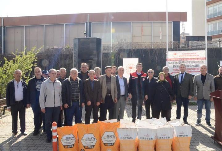 Tekirdağ'da üreticileri ayçiçek ve kanola tohumu dağıtıldı