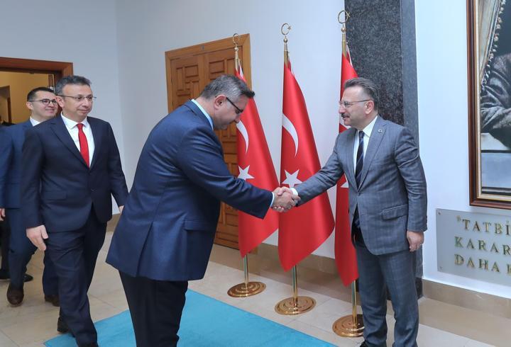 Eskişehir Valisi Aksoy, valilik personeliyle bayramlaştı