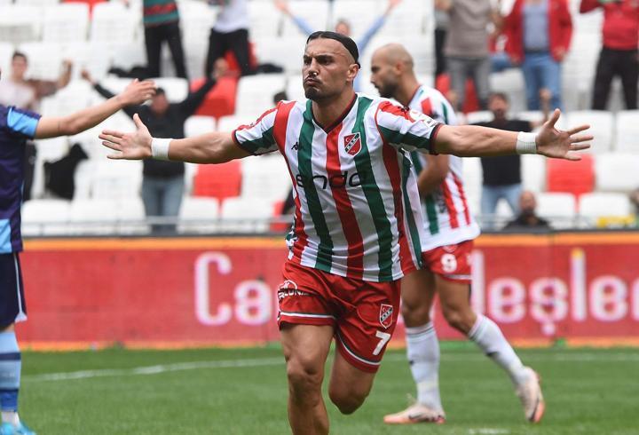Karşıyaka'da alkışlar Ali Sinan'a