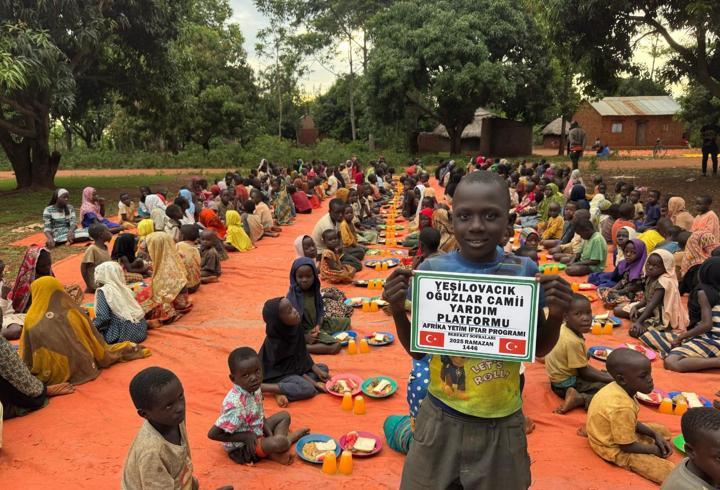 Silifke'den Afrikalı ve Filistinli yetim çocuklara iftar yemeği