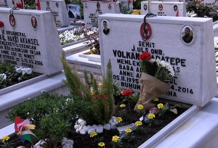 İstanbul- Edirnekapı Şehitliği’nde buruk bayram