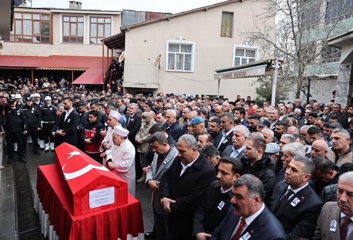 Şehit polis Acar, memleketi Muş’ta son yolculuğuna uğurlandı