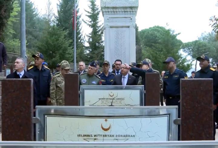 Bakan Güler, Barbaros Şehitliği'ni ziyaret etti