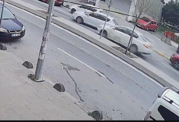 İstanbul - Arnavutköy'de 2 otomobil çarpıştı: 3 yaralı
