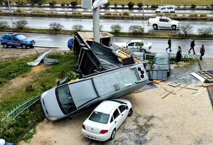 Antalya'da hortum maddi zarara neden oldu