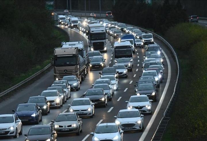 Bayramda otoyollardan 8,4 milyon araç geçti