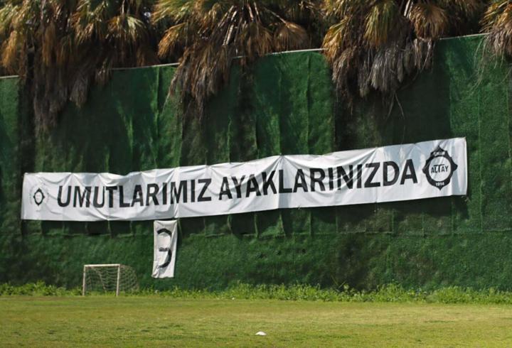 Altay'da Taraftarlar Pankartla Destek Verdi