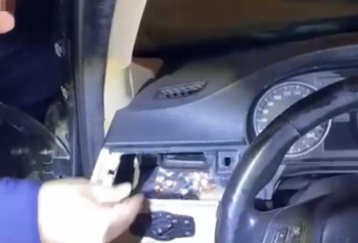 Otomobilden uyuşturucu hap çıktı