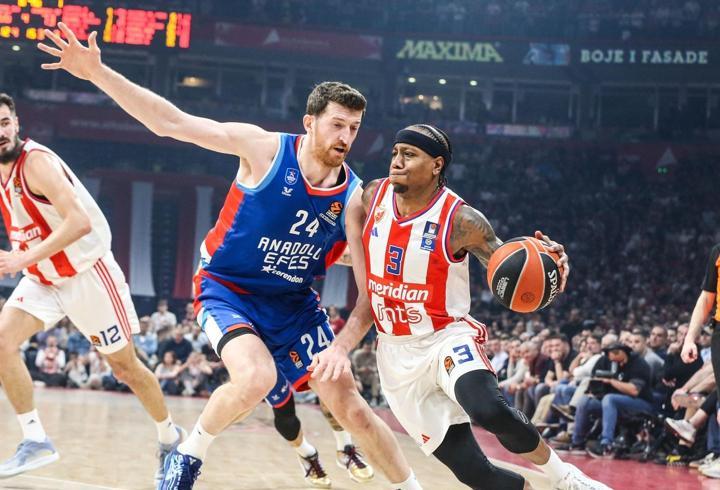 Play-off şansını sürdüren Anadolu Efes'ten kritik galibiyet