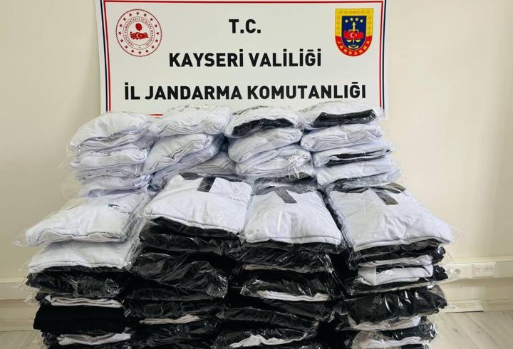 Kayseri'de 320 bin TL'lik sahte lisanslı tişört ele geçirildi