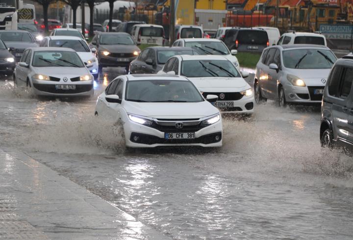 Ankara'da sağanak etkili oldu