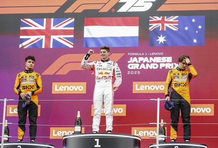 Max Verstappen, bu sezonki ilk yarışını kazandı