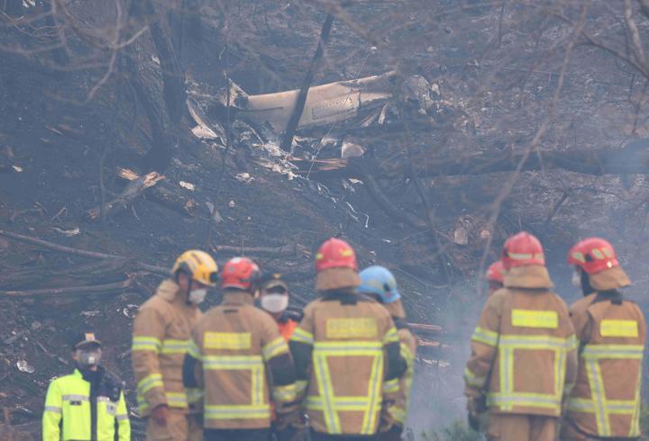 Güney Kore'de yangın söndürme helikopteri düştü: 1 ölü
