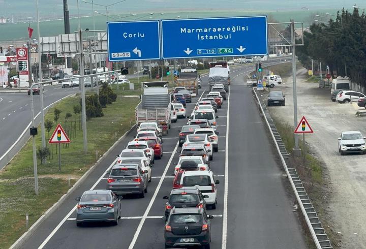  Tekirdağ-İstanbul kara yolunda araç yoğunluğu