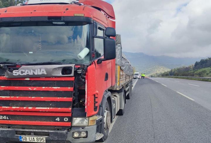 TIR’ın çarptığı minibüsün sürücüsü öldü