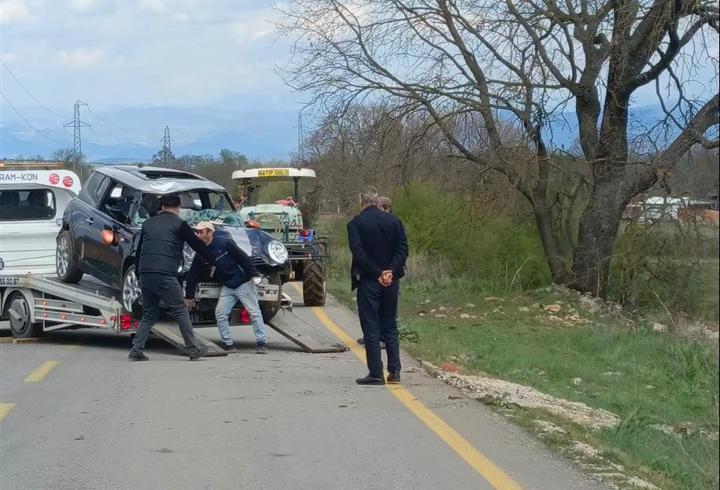 Bilecik'te şarampole devrilen otomobildeki 2 kişi yaralandı