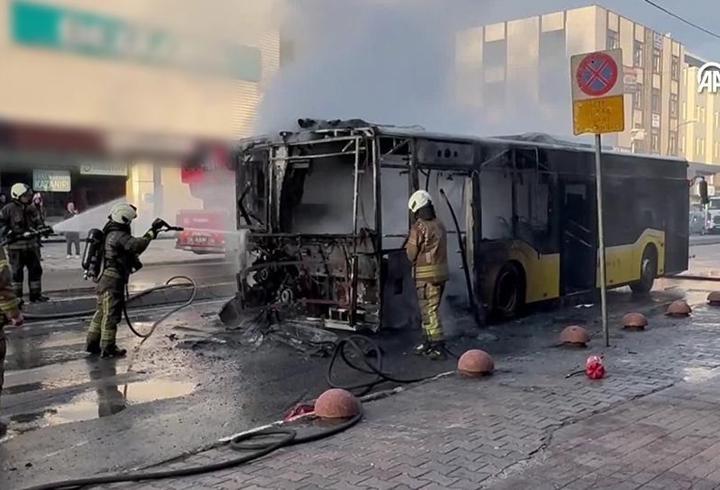 Ümraniye’de İETT otobüsü yandı