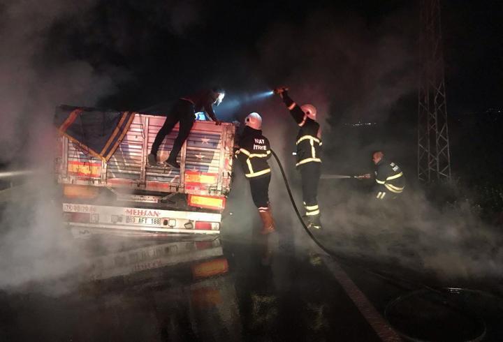 Hatay’da TIR yandı