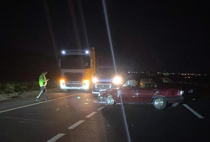 Bariyere çarpan otomobilin sürücüsü yaralandı
