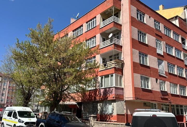 Binanın merdiveninden düşüp ağır yaralandı