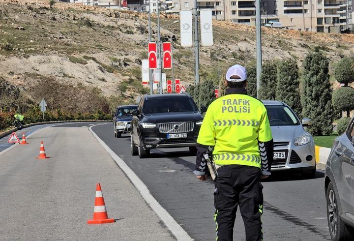 Mardin’de, trafik denetimlerinde 70 araç sürücüne ceza kesildi 