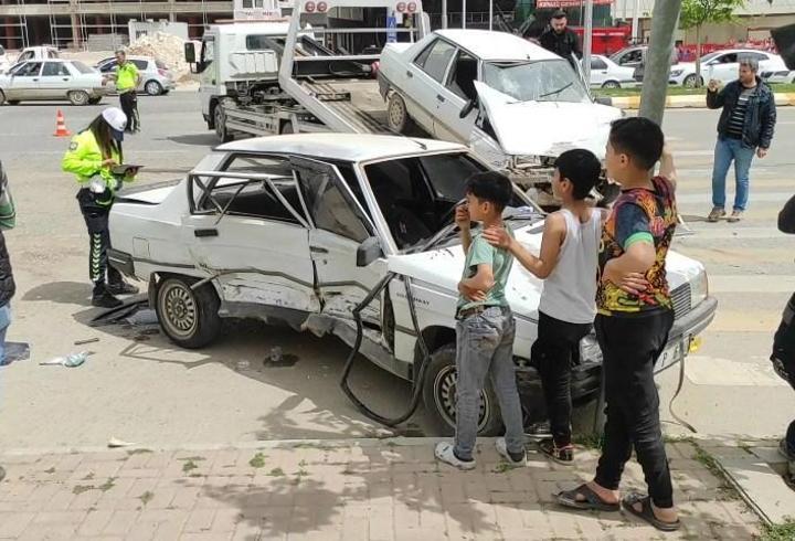Şanlıurfa'da otomobiller çarpıştı: 8 yaralı