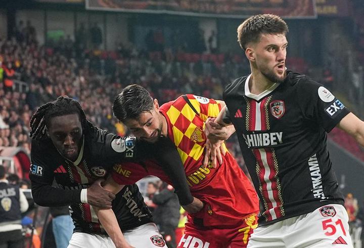 Göztepe ile Gaziantep FK, puanları paylaştı