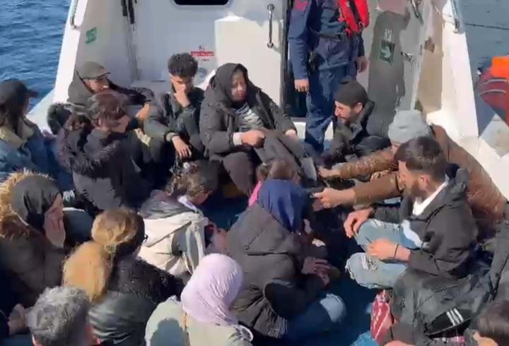 Bodrum'da 23 kaçak göçmen ile 2 göçmen kaçakçısı yakalandı