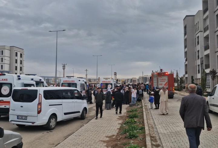 Diyarbakır'da apartman yangını; 5 kişi dumandan etkilendi 