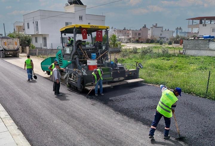 Tarsus Belediyesi’nden sıcak asfalt atağı