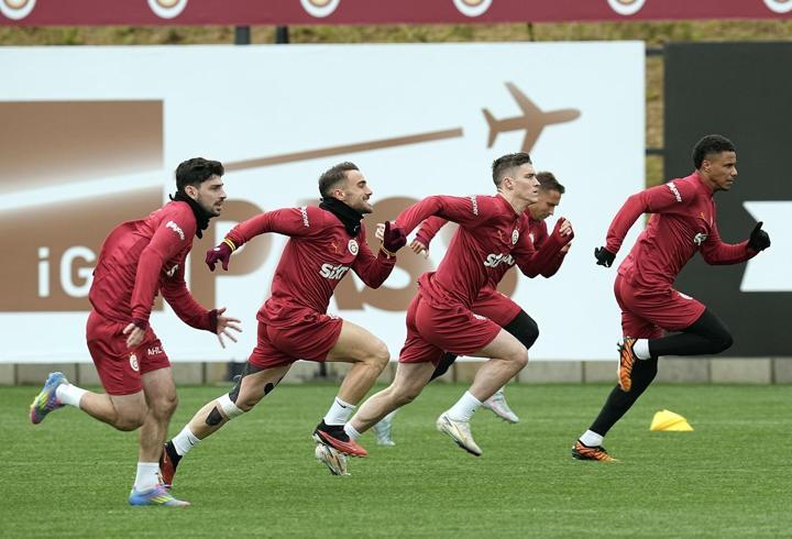 Galatasaray, Samsunspor mesaisine devam etti