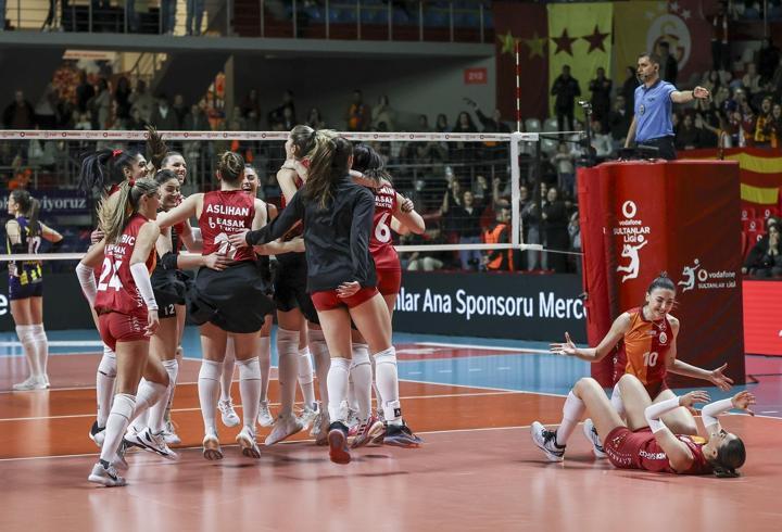Galatasaray, Fenerbahçe karşısında seride öne geçti