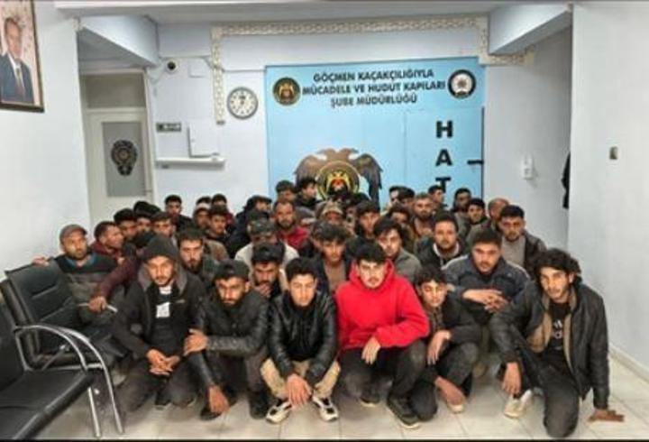 Hatay’da 60 kaçak göçmen yakalandı